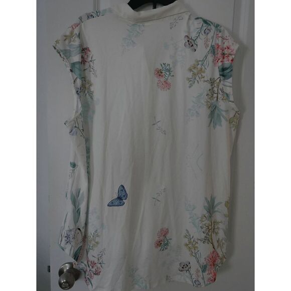 White & Pink Floral V-Neck Button-Up Top 2X - 22W #1694-B5 - Picture 3 of 6